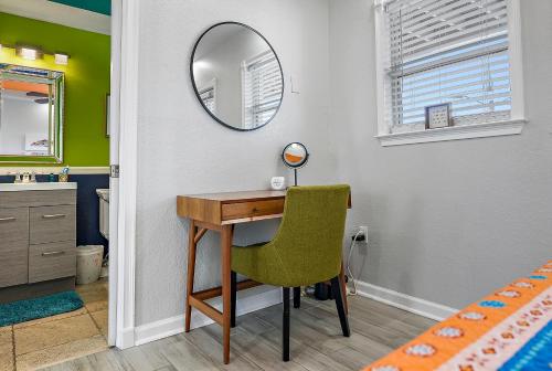 Itz a Vibe - 1 bedroom studio in the heart of DTSP in St Petersburg, USA