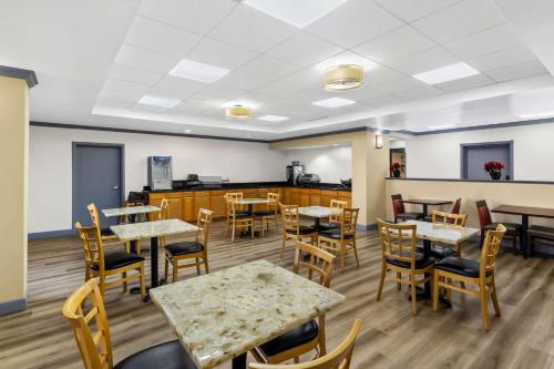 Restaurant, Sonesta Essential NW Houston in Houston West