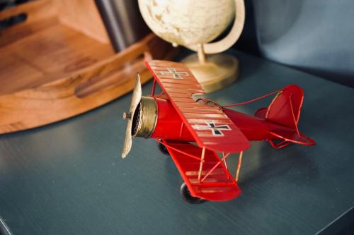 Sr Pilot Earhart Hangar Suite, 2 br K &Q, 1 Ba thumb 3