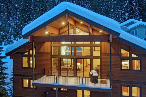 Stunning View! Peaceful & Modern Schweitzer Chalet in Sandpoint (ID)
