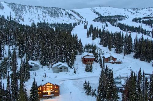 Stunning View! Peaceful & Modern Schweitzer Chalet in Sandpoint (ID)