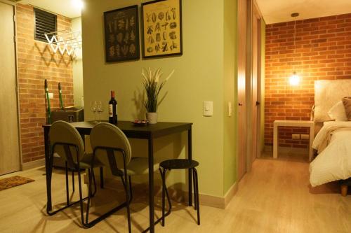 NEW in laurels with air , loft type, giant tv, Medellín (photo 8)