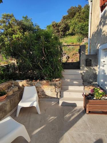 Holiday house with a parking space Ustrine, Cres - 22967 in Ustrine