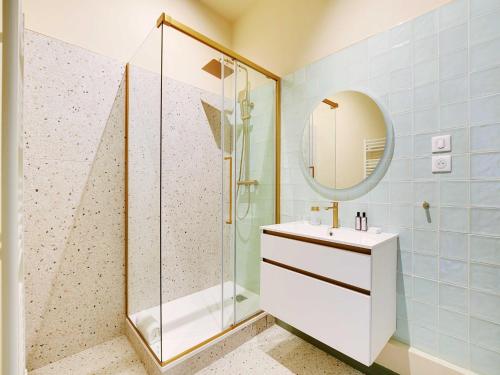 Modern flat 1 BDR 2P - Marais district - image 10