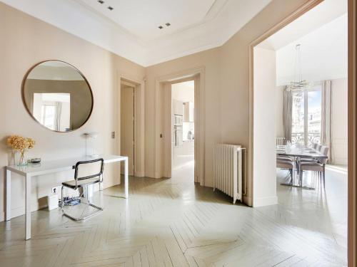 Elegant aprt- 2BDR 4P Close to the Champs Elysées - image 9