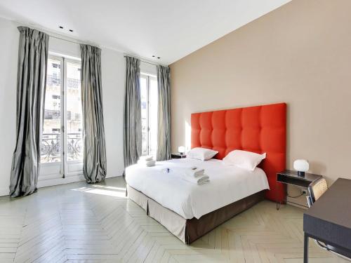 Elegant aprt- 2BDR 4P Close to the Champs Elysées - image 10
