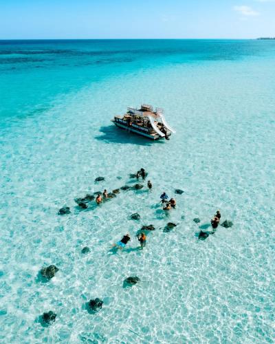 SUITE 4, BLUE PAVILION - Steps to BEACH in Beauport (QC)