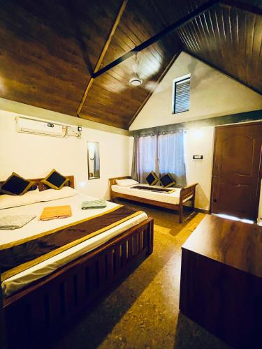 1 double bed, 1 bunk bed, 1 sofa bed