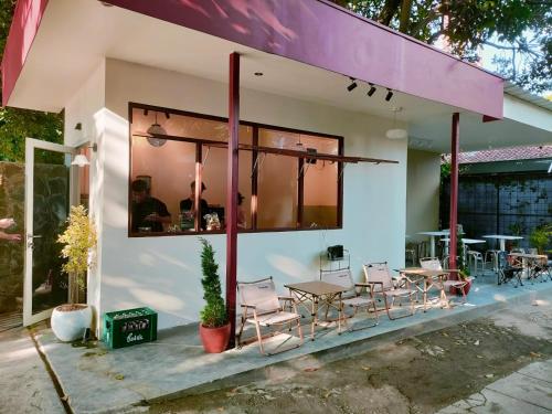 Restaurant, Jeng Tini Guest House in Tanah Sereal