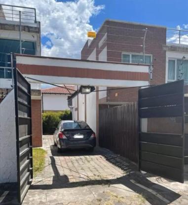 Aeropuerto Internacional Quito Habitacion 1 in ปูเอมโบ