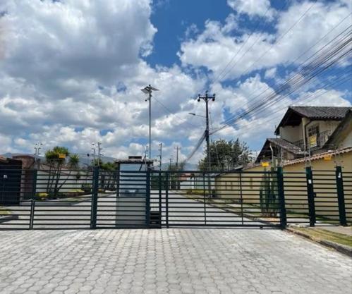 ทัศนียภาพภายนอกโรงแรม, Aeropuerto Internacional Quito Habitacion 1 in ปูเอมโบ