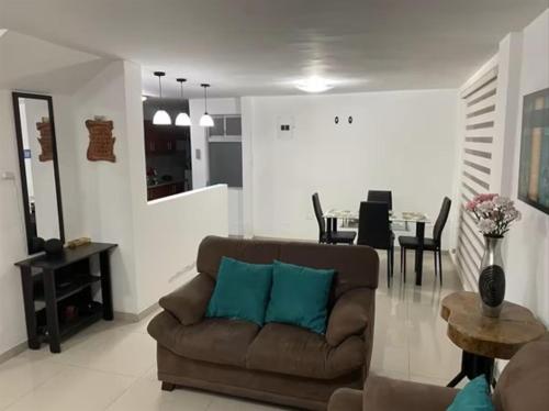 บริการและสิ่งอำนวยความสะดวก, Aeropuerto Internacional Quito Habitacion 1 in ปูเอมโบ