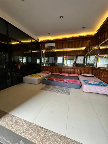 Honey moon hostel