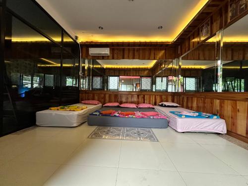 Honey moon hostel