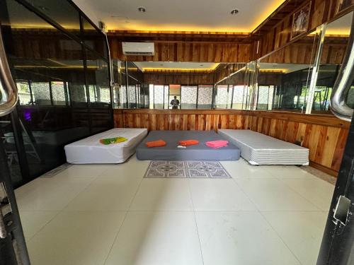 Honey moon hostel