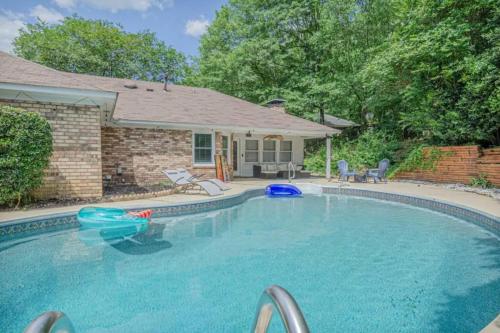 Ultimate Getaway with Pool and Games, Columbus (Foto 7)