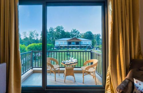 Skats, Vanashraya Resort in Bail Parao