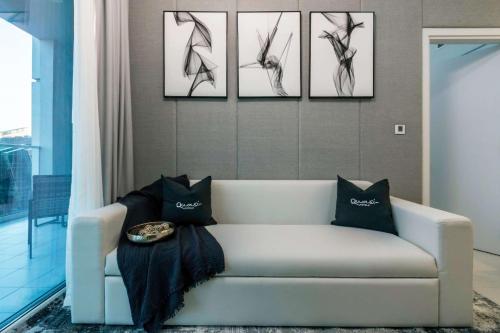 Luxury 2BD Apt with Pool GYM & Burj Khalifa Views Luxury 2BD Apt with Pool GYM & Burj Khalifa Views