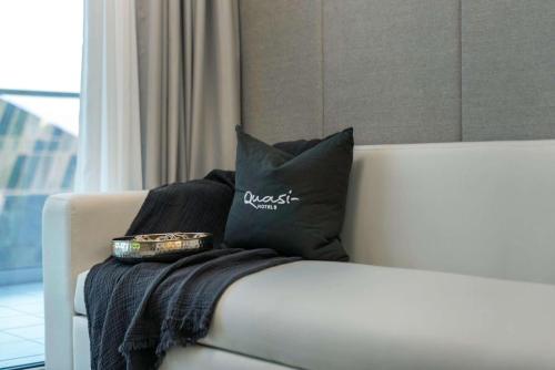 Luxury 2BD Apt with Pool GYM & Burj Khalifa Views Luxury 2BD Apt with Pool GYM & Burj Khalifa Views