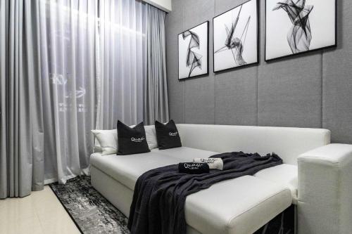 Luxury 2BD Apt with Pool GYM & Burj Khalifa Views Luxury 2BD Apt with Pool GYM & Burj Khalifa Views