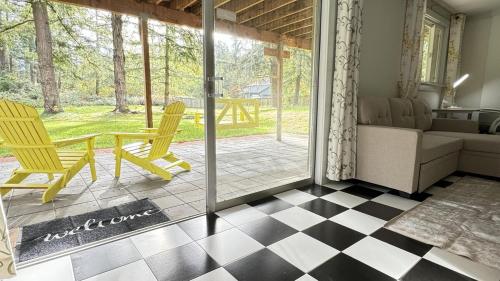 Pet friendly 1br with huge yard