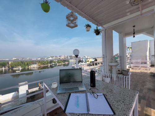 Multiple Stories, Udaipur in อุทัยปุระ