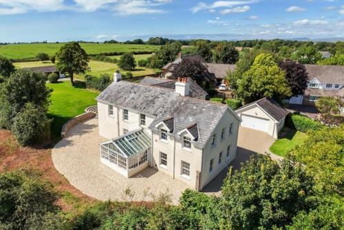 Country home in Welsh village, near Cowbridge gîte à louer Llysworney