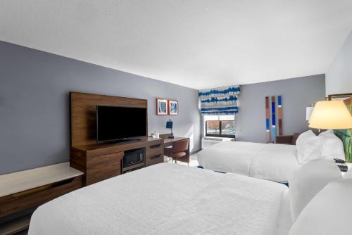 Hampton Inn Marion - image 11