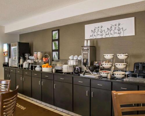 Sleep Inn Sandusky - image 12