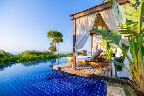 LAUR HOTELS Experience & Elegance LAUR HOTELS Experience & Elegance