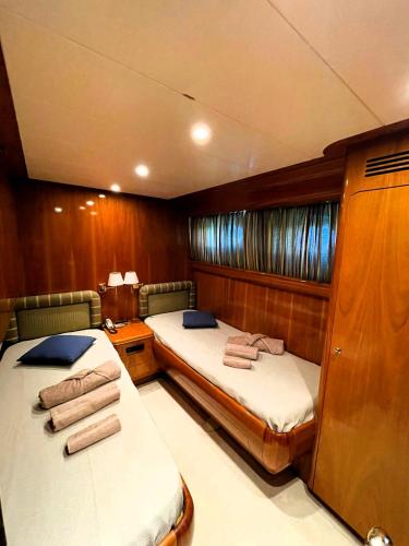 Imbarcazione Luxury CANADOS 86 FLY