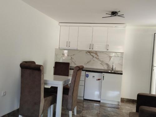One-Bedroom Apartment image 1