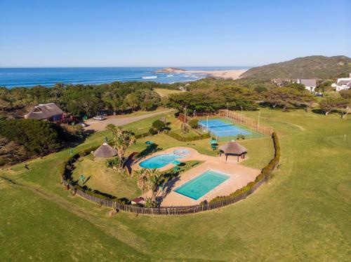 Swimming pool, Cove Rock Beachhouse in Graceland