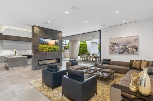 Facilities, Vanalden in Tarzana