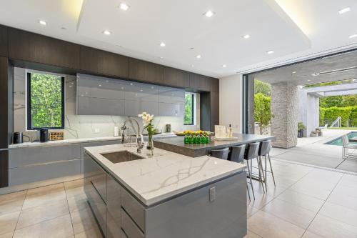 Facilities, Vanalden in Tarzana