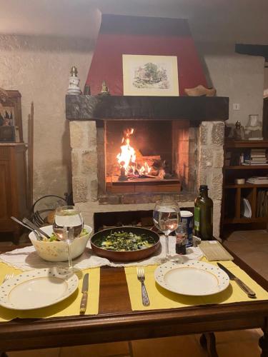 Maison de campagne dans le parc régional du Verdon - Bastide 140m2 et Bastidon 85m2 (Maison de campagne dans le parc regional du Verdon - Bastide 140m2 et Bastidon 85m2) in ลา มาร์ตร