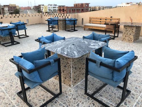 Lady Queen Apartment 4