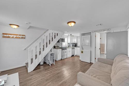 Charming 2-BR Home, 4 Blocks to the Boardwalk home