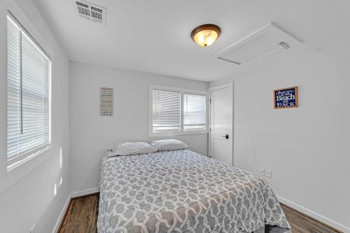 Charming 2-BR Home, 4 Blocks to the Boardwalk home