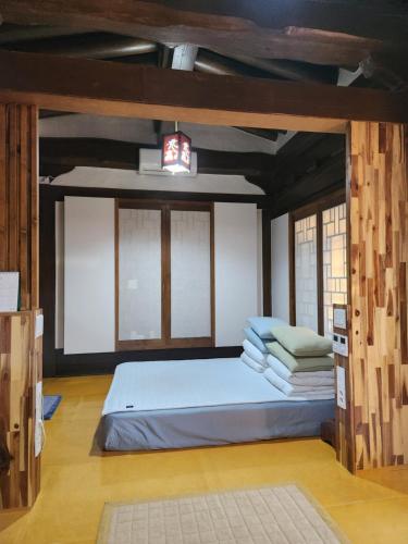 One-Bedroom House image 9