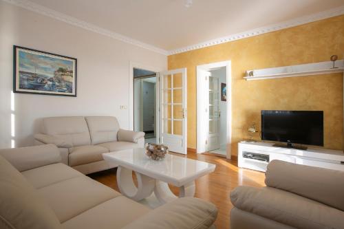 Montesan Beach Apartments Sveti Stefan - image 11