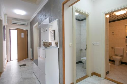 Montesan Beach Apartments Sveti Stefan - image 9