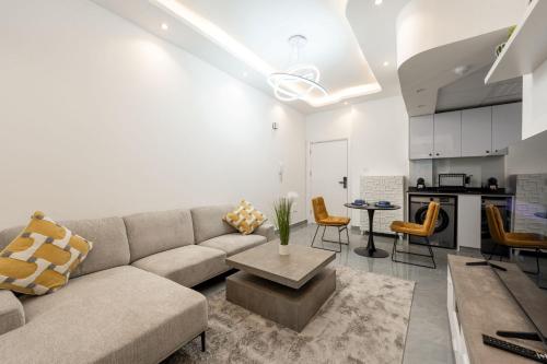 Dubai Marina - 1BHK Homely Apartment, Dubaj