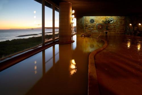 Standard Japanese-Style Family Room with Shared Bathroom