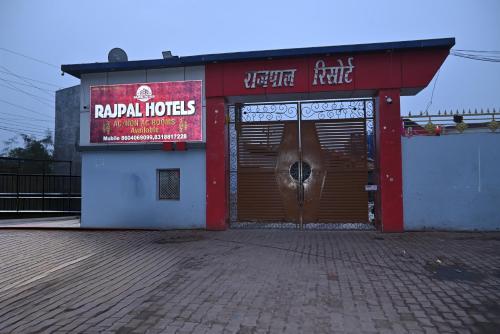 A szálláshely kívülről, Rajpal Hotels in Orai