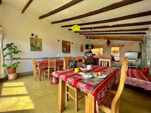 Toit ja joogid, Inka Pacha Ecohostel in Yumani