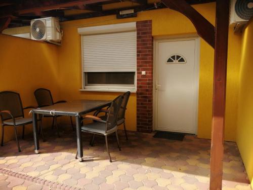 4 Barát apartman (4 Barat apartman) in Morahalom