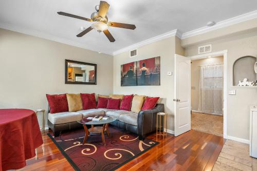 Romance in the City 1 Bdrm Studio in Downtown St Pete thumb 4