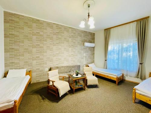 The English Guest House - image 10