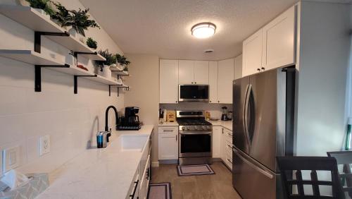 Kitchen, Cozy Urban Skies in Richfield (MN)